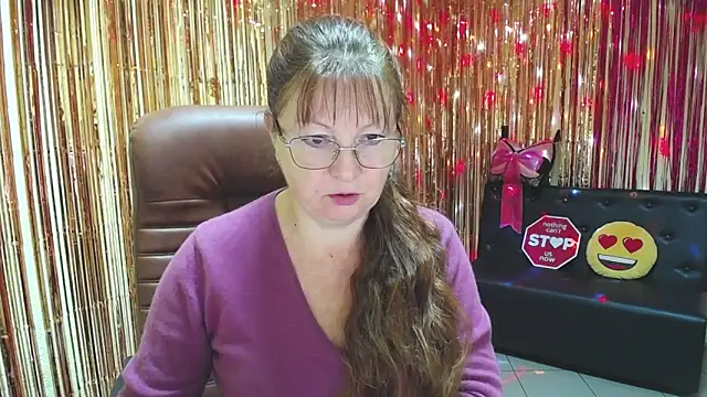 VanessaHotts online show from 10-15-25, 05:07