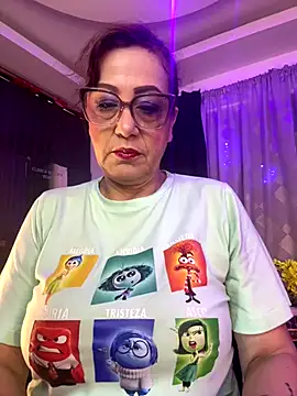 Snapshot of lonely_shewolf chatting on 09-25-25, 04:00 lonely shewolf online show from 09-25-25, 04:00