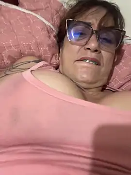 Snapshot of lonely_shewolf chatting on 10-25-25, 03:25 lonely shewolf online show from 10-25-25, 03:25