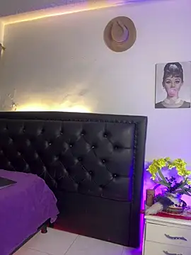 lonely shewolf online show from 12-17-25, 07:20