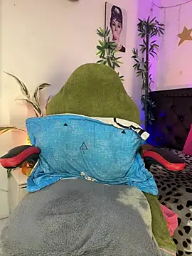 Snapshot of lonely_shewolf chatting on 02-20-26, 04:51 lonely shewolf online show from 02-20-26, 04:51