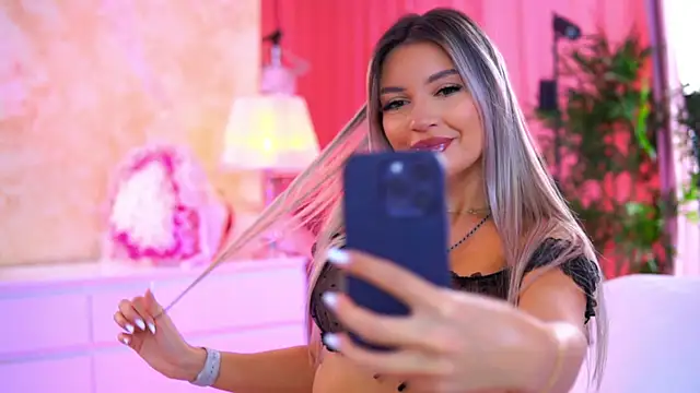 Snapshot of ArtTeasee chatting on 10-09-25, 09:07 ArtTeasee online show from 10-09-25, 09:07