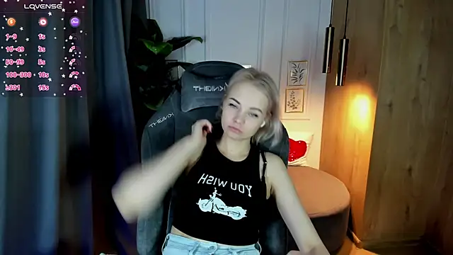 Snapshot of StephanieSweety chatting on 03-07-25, 08:56 StephanieSweety online show from 03-07-25, 08:56