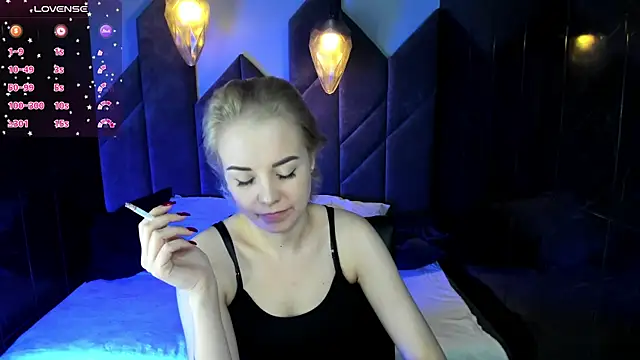 Snapshot of StephanieSweety chatting on 03-10-25, 08:37 StephanieSweety online show from 03-10-25, 08:37