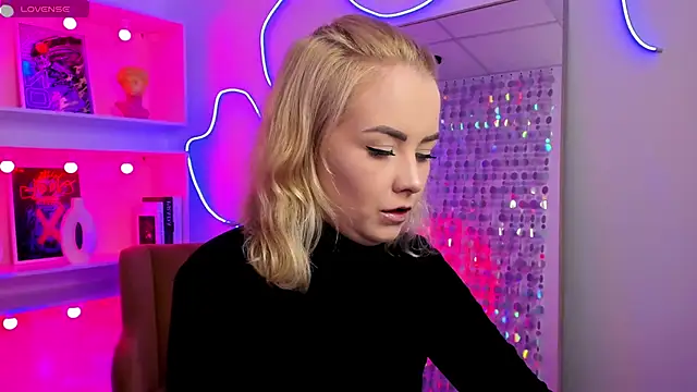 StephanieSweety online show from 05-07-26, 06:46