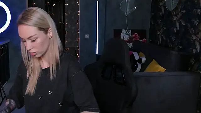 Blckmirrorr online show from 10-22-25, 04:24