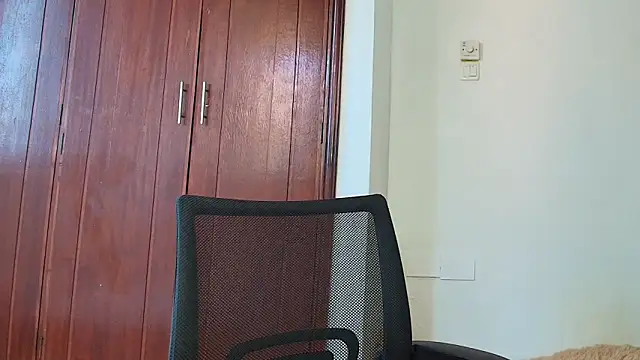 Snapshot of queen_heather chatting on 03-08-26, 12:09 queen heather online show from 03-08-26, 12:09