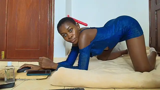 Snapshot of queen_heather chatting on 03-18-26, 09:51 queen heather online show from 03-18-26, 09:51