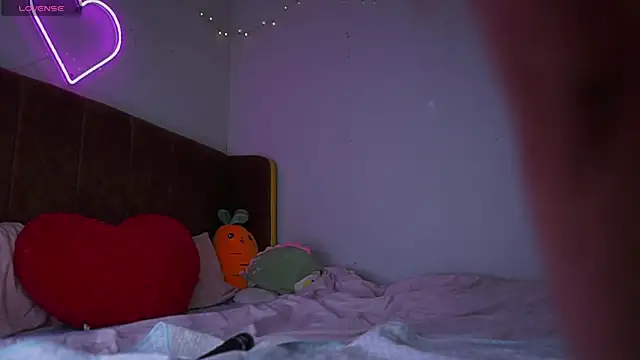 Snapshot of laybunny1 chatting on 10-29-25, 09:49 laybunny1 online show from 10-29-25, 09:49