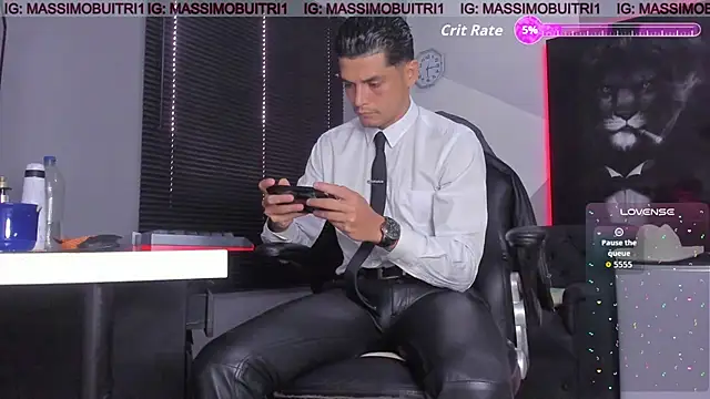 Snapshot of massimo_g chatting on 10-21-25, 01:23 massimo g online show from 10-21-25, 01:23