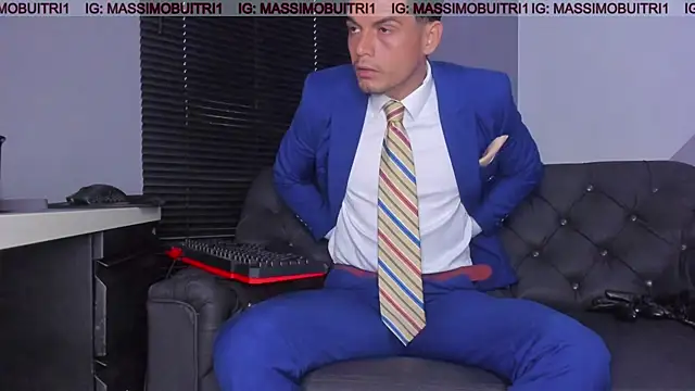 Snapshot of massimo_g chatting on 11-17-25, 11:05 massimo g online show from 11-17-25, 11:05