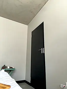 Snapshot of BedroomBullyX5 chatting on 10-27-25, 08:29 BedroomBullyX5 online show from 10-27-25, 08:29