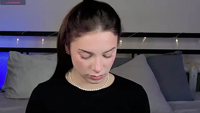 Snapshot of sinthiaroze chatting on 10-18-25, 05:25 sinthiaroze online show from 10-18-25, 05:25