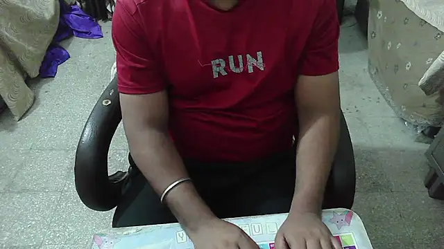 Snapshot of rentarob chatting on 10-10-25, 09:03 rentarob online show from 10-10-25, 09:03