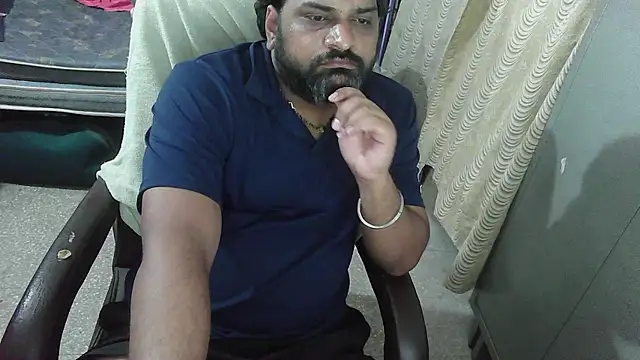 Snapshot of rentarob chatting on 11-08-25, 08:03 rentarob online show from 11-08-25, 08:03