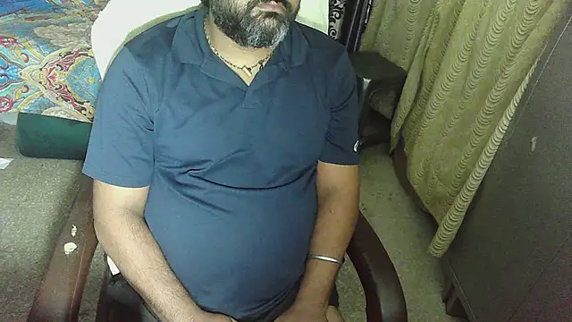 Snapshot of rentarob chatting on 11-08-25, 08:07 rentarob online show from 11-08-25, 08:07