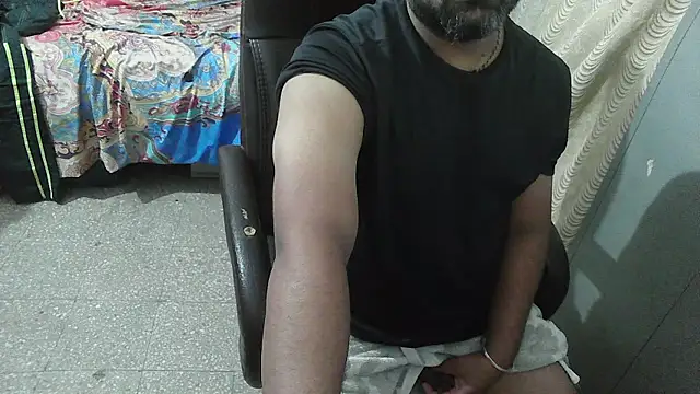 Snapshot of rentarob chatting on 11-10-25, 06:12 rentarob online show from 11-10-25, 06:12