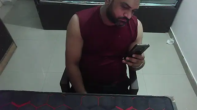 Snapshot of rentarob chatting on 05-12-26, 12:13 rentarob online show from 05-12-26, 12:13
