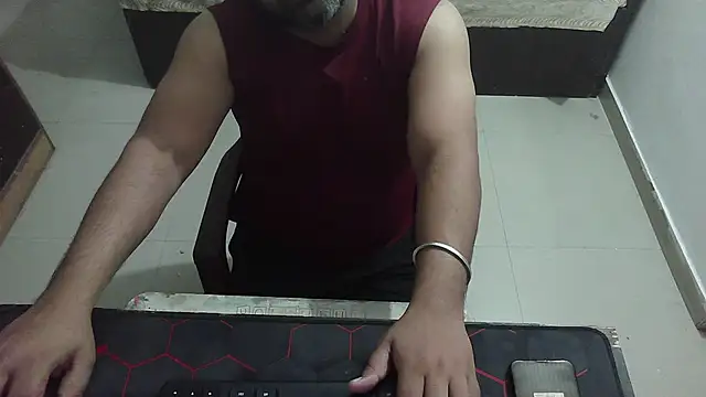 Snapshot of rentarob chatting on 05-13-26, 02:58 rentarob online show from 05-13-26, 02:58