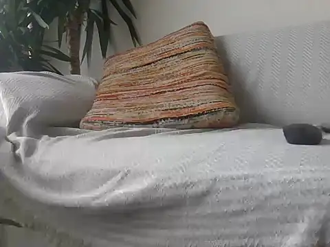 reslerkek31 online show from 10-26-25, 08:42