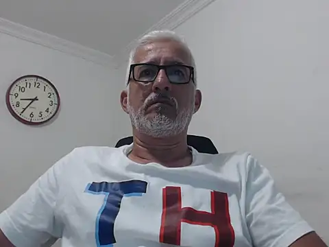 cenizo10124 online show from 09-29-25, 01:33