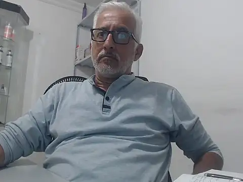 cenizo10124 online show from 10-21-25, 02:18