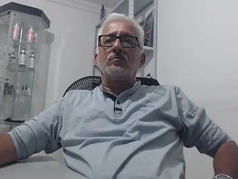 cenizo10124 online show from 10-22-25, 02:23