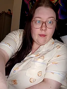 Snapshot of Sexycurvyemilyy chatting on 03-17-26, 10:13 Sexycurvyemilyy online show from 03-17-26, 10:13