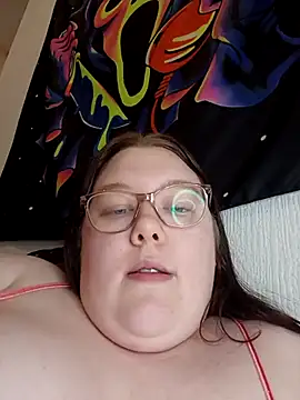 Snapshot of Sexycurvyemilyy chatting on 03-25-26, 10:05 Sexycurvyemilyy online show from 03-25-26, 10:05