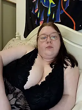 Sexycurvyemilyy online show from 04-16-26, 09:39