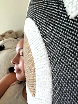 Snapshot of Natur4lBeautyb33 chatting on 10-21-25, 08:53 Natur4lBeautyb33 online show from 10-21-25, 08:53