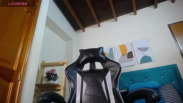 victoria  milf  online show from 12-10-24, 07:22