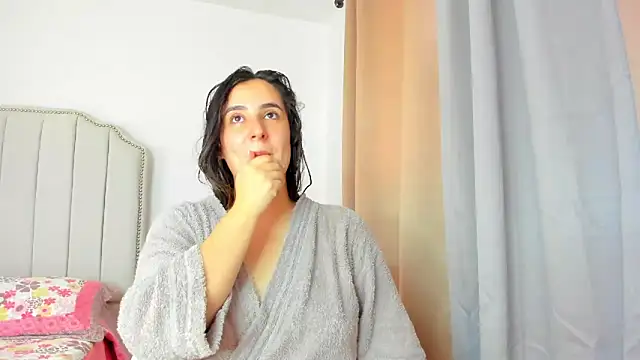 Snapshot of Hanna86 chatting on 02-15-26, 04:58 Hanna86 online show from 02-15-26, 04:58