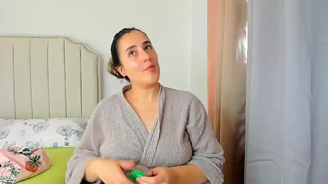 Snapshot of Hanna86 chatting on 03-28-26, 04:06 Hanna86 online show from 03-28-26, 04:06