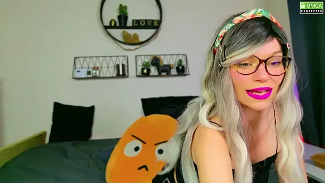 Snapshot of Kittychatte chatting on 12-05-24, 08:22 Kittychatte online show from 12-05-24, 08:22