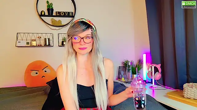 Snapshot of Kittychatte chatting on 01-28-25, 08:15 Kittychatte online show from 01-28-25, 08:15