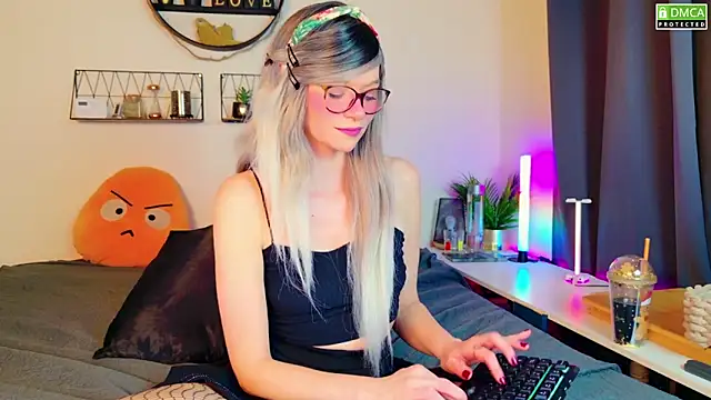 Snapshot of Kittychatte chatting on 02-13-25, 08:45 Kittychatte online show from 02-13-25, 08:45