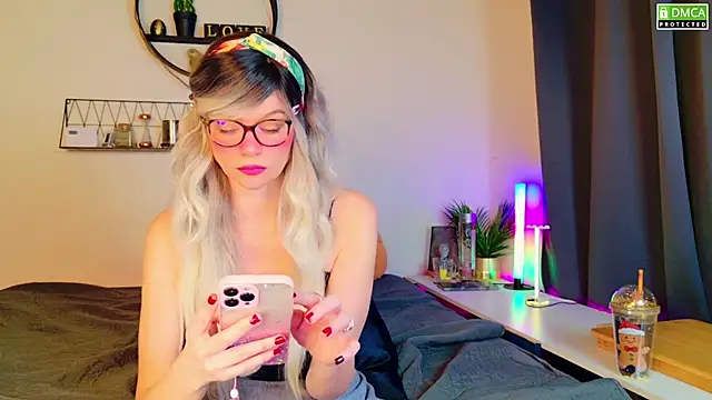 Snapshot of Kittychatte chatting on 02-16-25, 08:21 Kittychatte online show from 02-16-25, 08:21