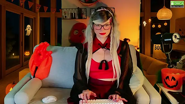 Snapshot of Kittychatte chatting on 10-28-25, 09:06 Kittychatte online show from 10-28-25, 09:06