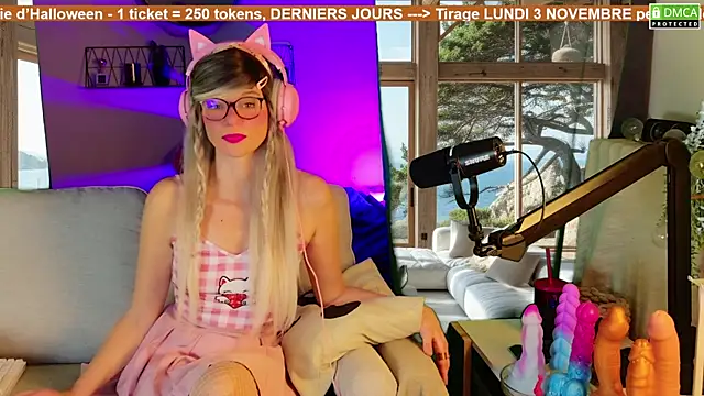 Snapshot of Kittychatte chatting on 11-02-25, 11:01 Kittychatte online show from 11-02-25, 11:01