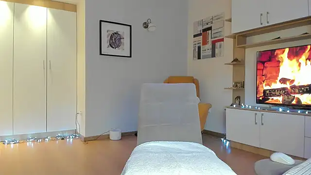 Snapshot of bellahot77 chatting on 12-15-24, 12:38 bellahot77 online show from 12-15-24, 12:38