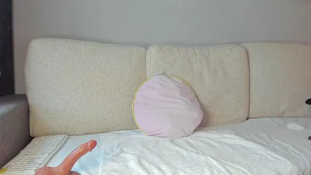 Snapshot of bellahot77 chatting on 01-03-25, 01:36 bellahot77 online show from 01-03-25, 01:36