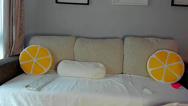 Snapshot of bellahot77 chatting on 10-24-25, 08:33 bellahot77 online show from 10-24-25, 08:33