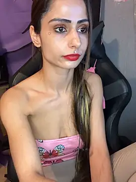 LaPetitechienne1 online show from 12-14-24, 08:29