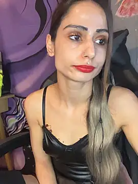 LaPetitechienne1 online show from 12-17-24, 10:11