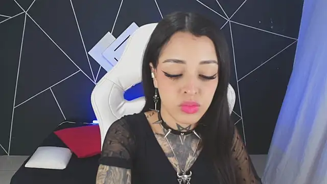 Snapshot of farichell chatting on 10-21-25, 08:53 farichell online show from 10-21-25, 08:53