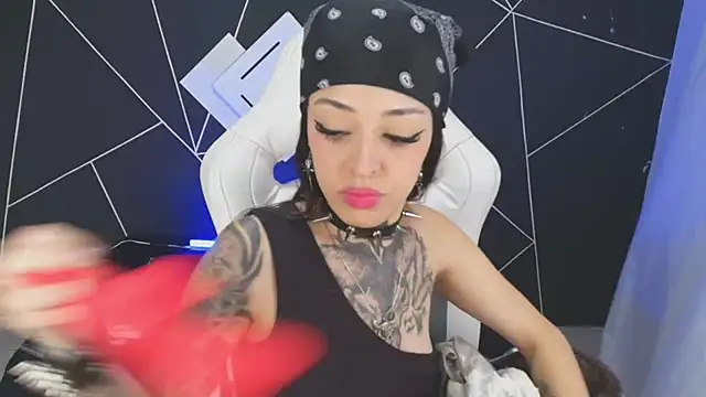 Snapshot of farichell chatting on 10-23-25, 08:40 farichell online show from 10-23-25, 08:40