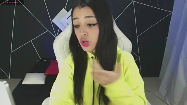 Snapshot of farichell chatting on 10-24-25, 09:55 farichell online show from 10-24-25, 09:55