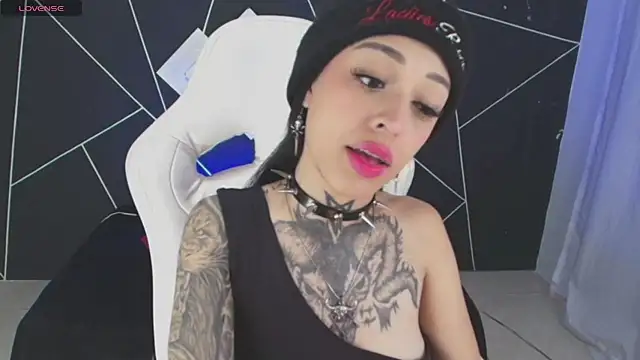 Snapshot of farichell chatting on 10-27-25, 08:46 farichell online show from 10-27-25, 08:46