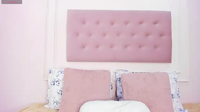 Snapshot of Madiison_Cooper chatting on 01-25-25, 09:04 Madiison Cooper online show from 01-25-25, 09:04